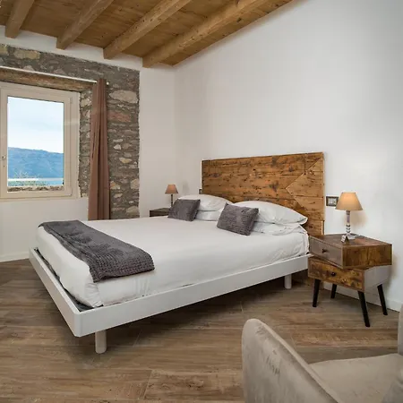 Vistalago Bed & Breakfast *